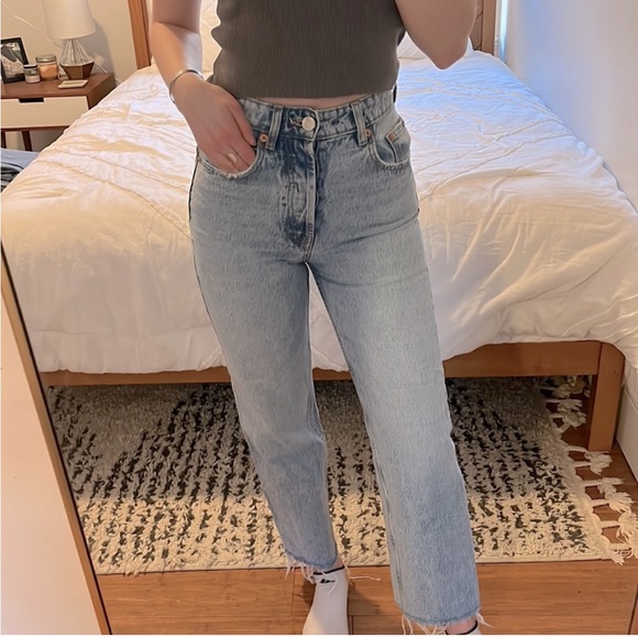 Zara lightwash hi rise straight leg raw hem 90s mom jeans size 0 - Picture 8 of 8